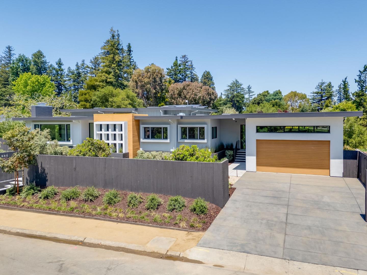 Detail Gallery Image 3 of 125 For 695 Fairway Cir, Hillsborough,  CA 94010 - 5 Beds | 5/1 Baths