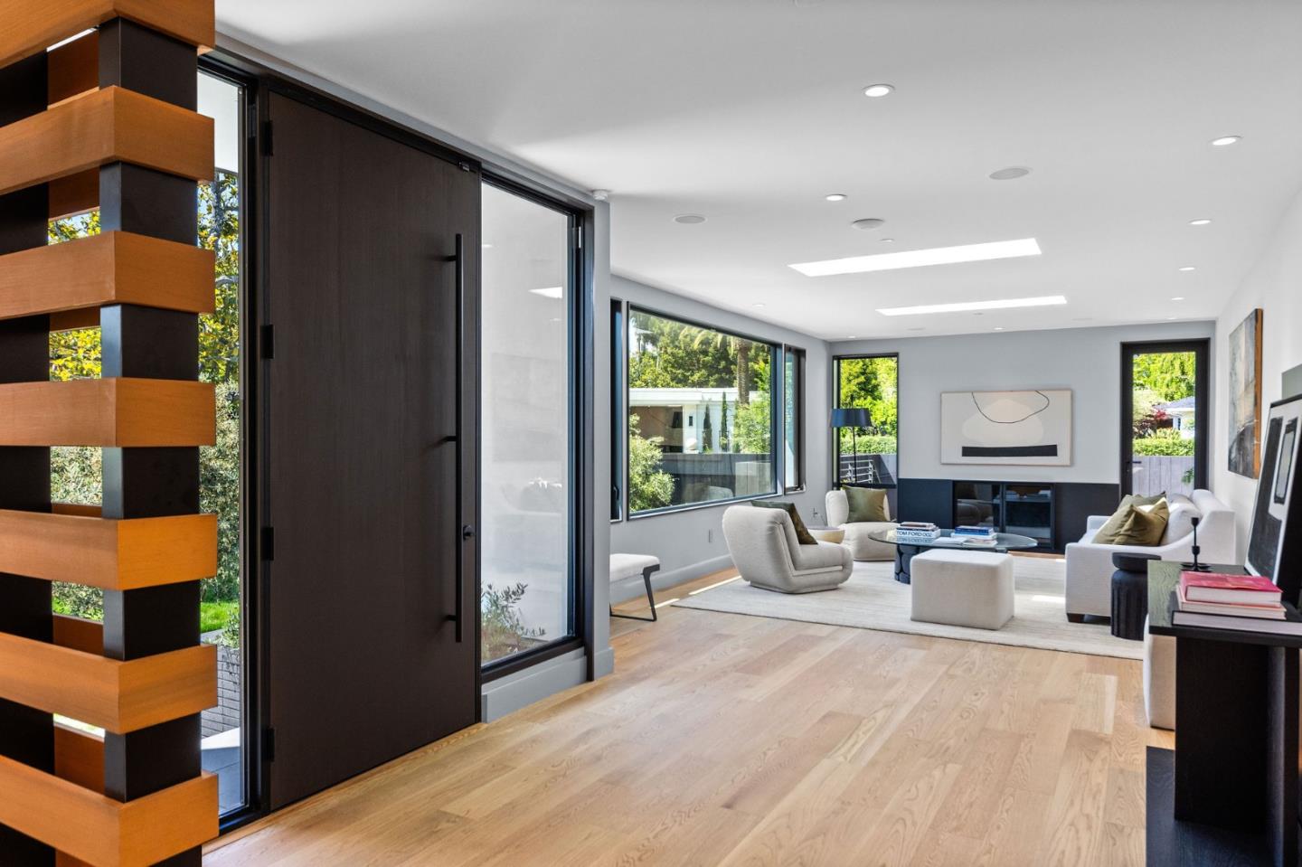 Detail Gallery Image 30 of 125 For 695 Fairway Cir, Hillsborough,  CA 94010 - 5 Beds | 5/1 Baths