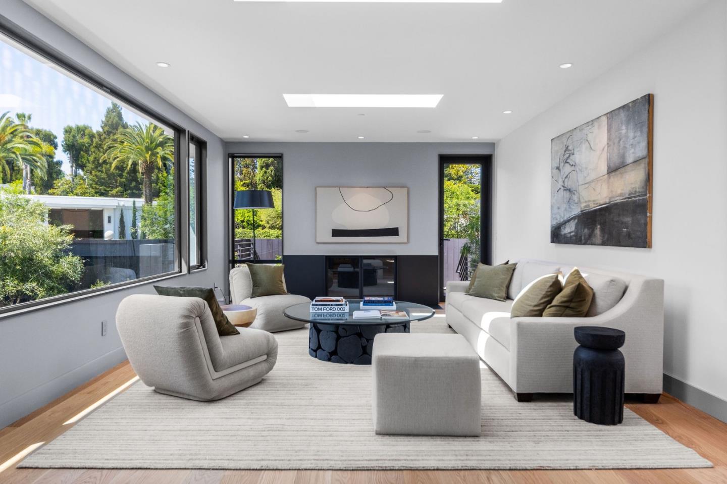Detail Gallery Image 32 of 125 For 695 Fairway Cir, Hillsborough,  CA 94010 - 5 Beds | 5/1 Baths