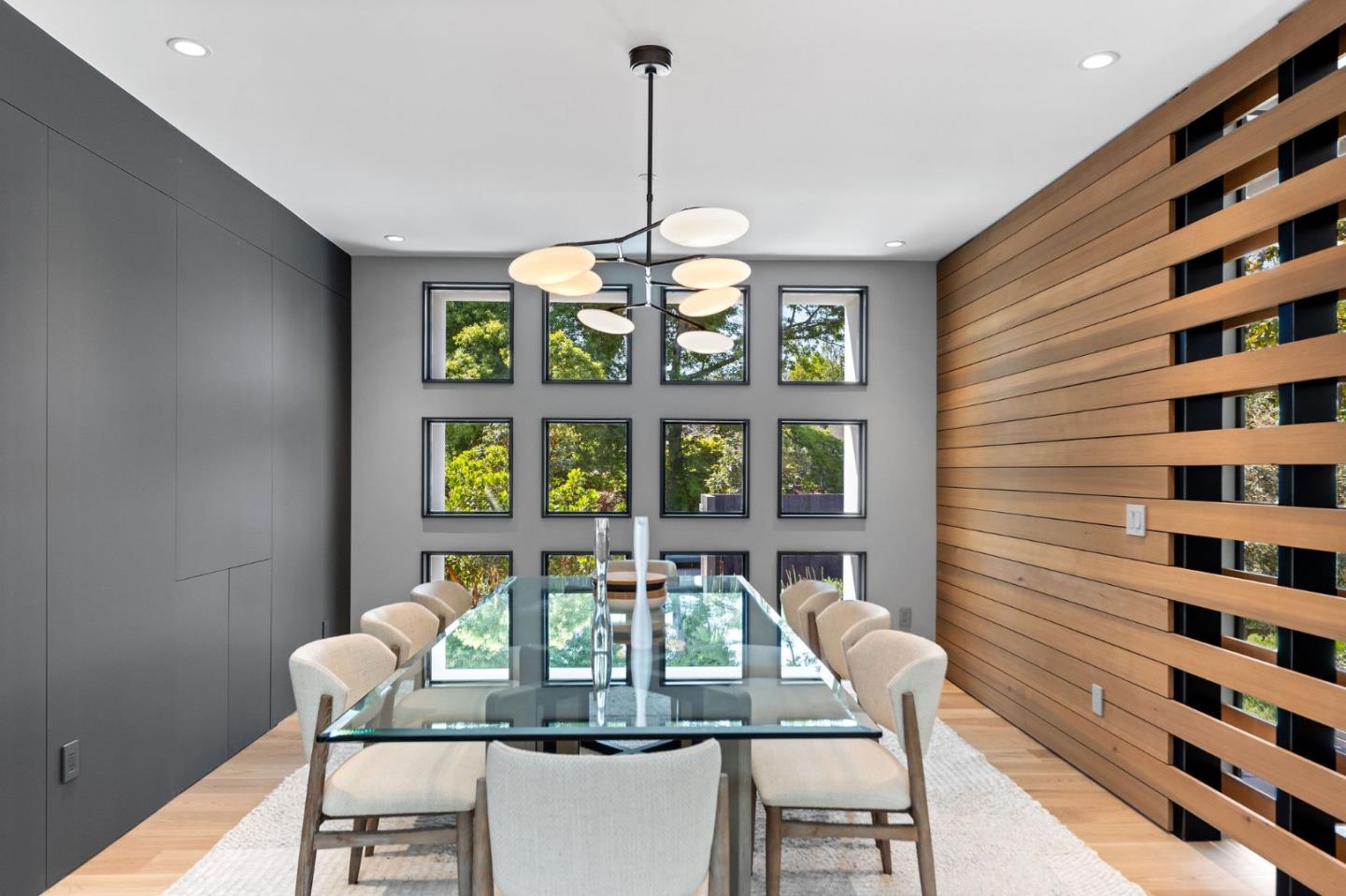 Detail Gallery Image 38 of 125 For 695 Fairway Cir, Hillsborough,  CA 94010 - 5 Beds | 5/1 Baths