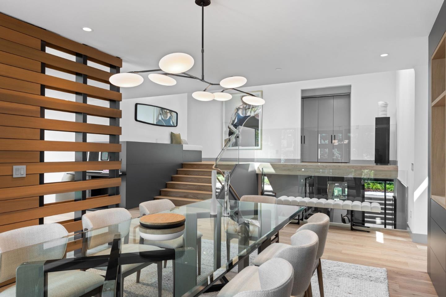 Detail Gallery Image 40 of 125 For 695 Fairway Cir, Hillsborough,  CA 94010 - 5 Beds | 5/1 Baths