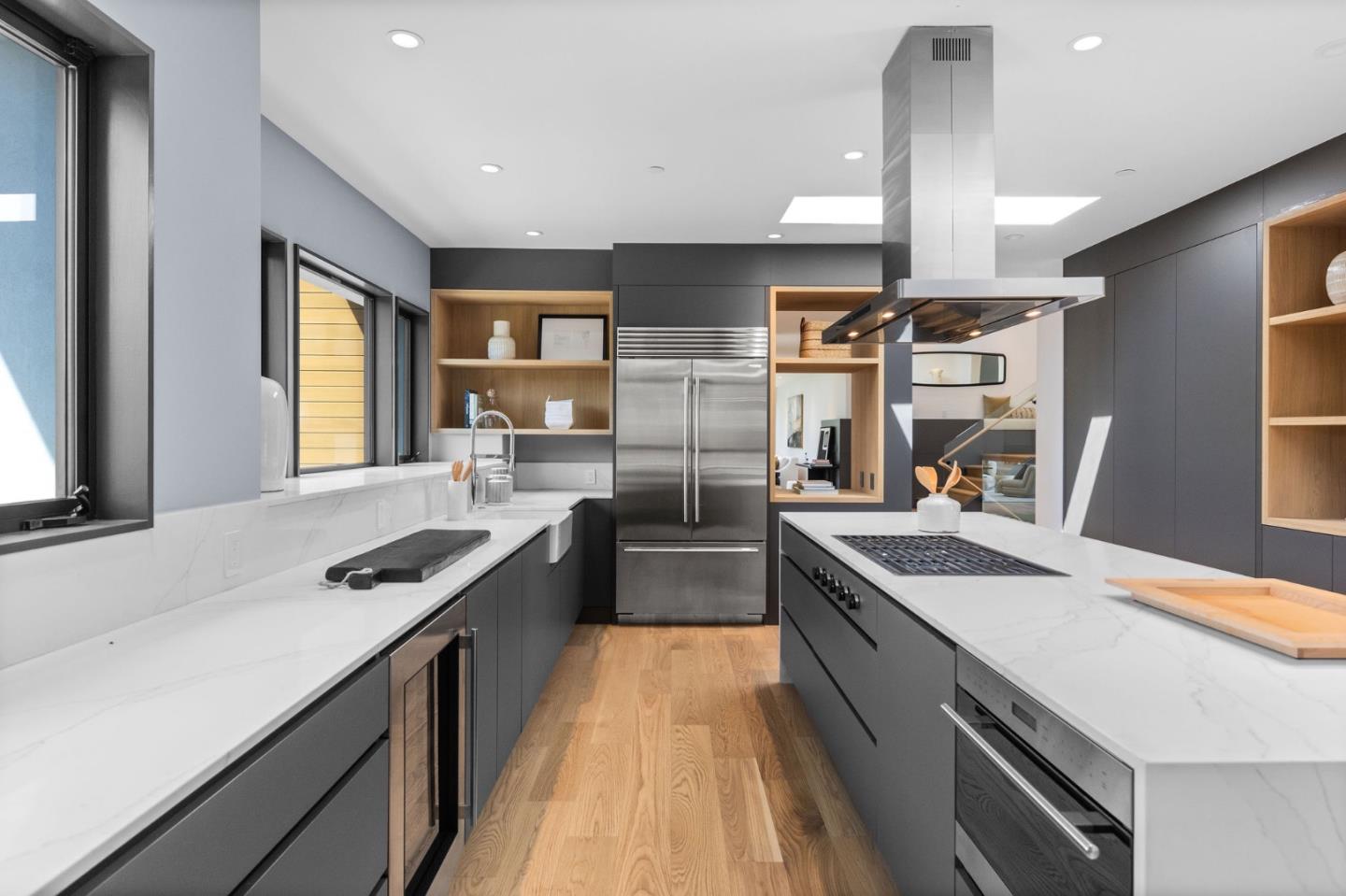 Detail Gallery Image 42 of 125 For 695 Fairway Cir, Hillsborough,  CA 94010 - 5 Beds | 5/1 Baths
