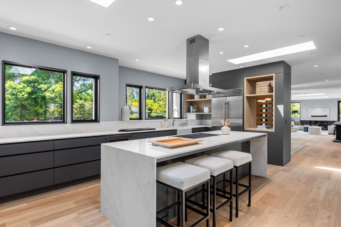 Detail Gallery Image 43 of 125 For 695 Fairway Cir, Hillsborough,  CA 94010 - 5 Beds | 5/1 Baths