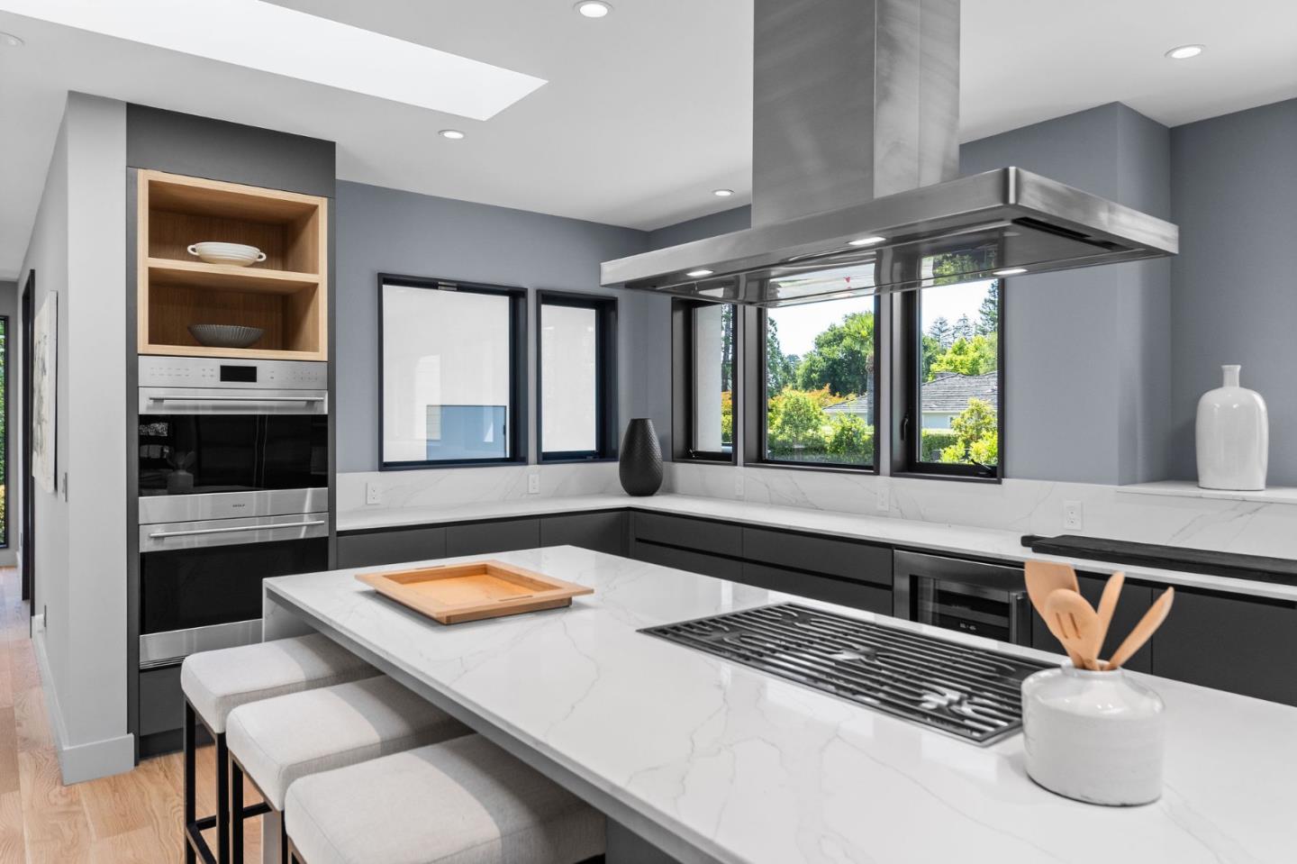Detail Gallery Image 44 of 125 For 695 Fairway Cir, Hillsborough,  CA 94010 - 5 Beds | 5/1 Baths