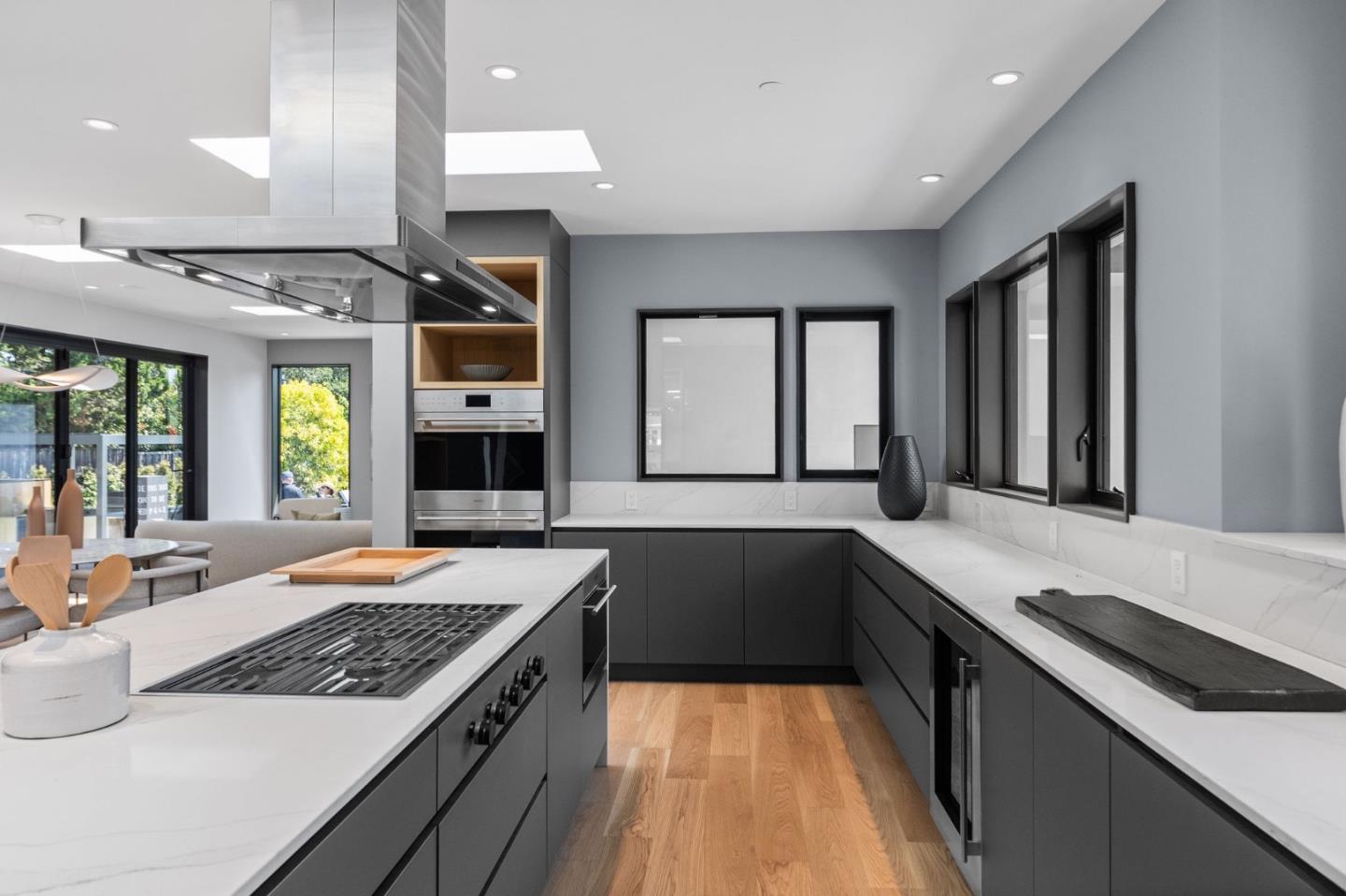 Detail Gallery Image 45 of 125 For 695 Fairway Cir, Hillsborough,  CA 94010 - 5 Beds | 5/1 Baths