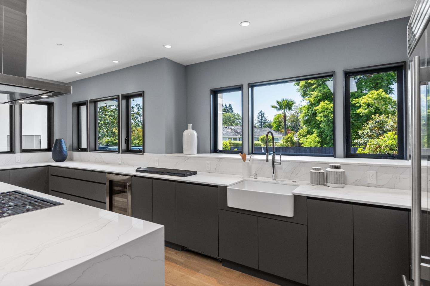Detail Gallery Image 46 of 125 For 695 Fairway Cir, Hillsborough,  CA 94010 - 5 Beds | 5/1 Baths