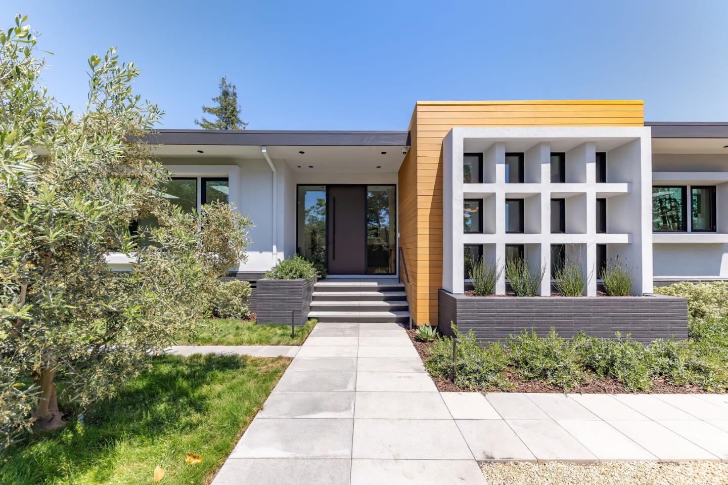 Detail Gallery Image 5 of 125 For 695 Fairway Cir, Hillsborough,  CA 94010 - 5 Beds | 5/1 Baths