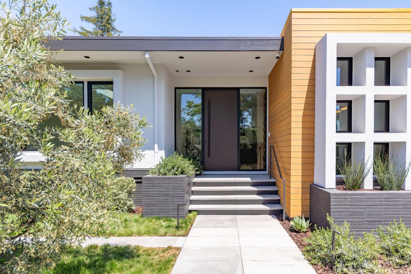 Detail Gallery Image 6 of 125 For 695 Fairway Cir, Hillsborough,  CA 94010 - 5 Beds | 5/1 Baths