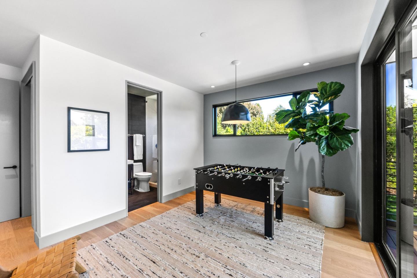 Detail Gallery Image 66 of 125 For 695 Fairway Cir, Hillsborough,  CA 94010 - 5 Beds | 5/1 Baths
