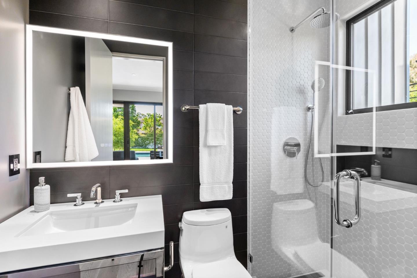 Detail Gallery Image 69 of 125 For 695 Fairway Cir, Hillsborough,  CA 94010 - 5 Beds | 5/1 Baths