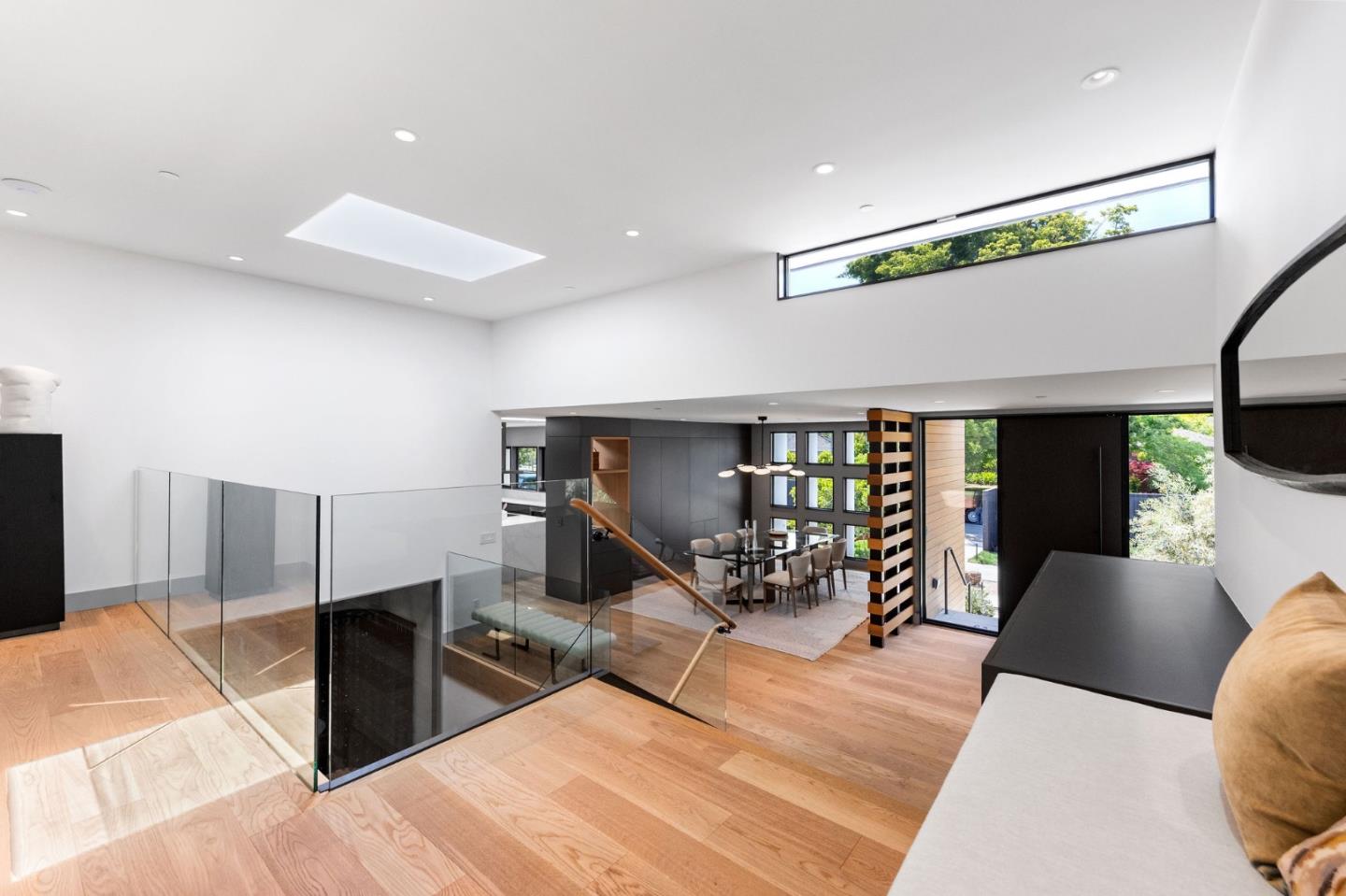 Detail Gallery Image 76 of 125 For 695 Fairway Cir, Hillsborough,  CA 94010 - 5 Beds | 5/1 Baths