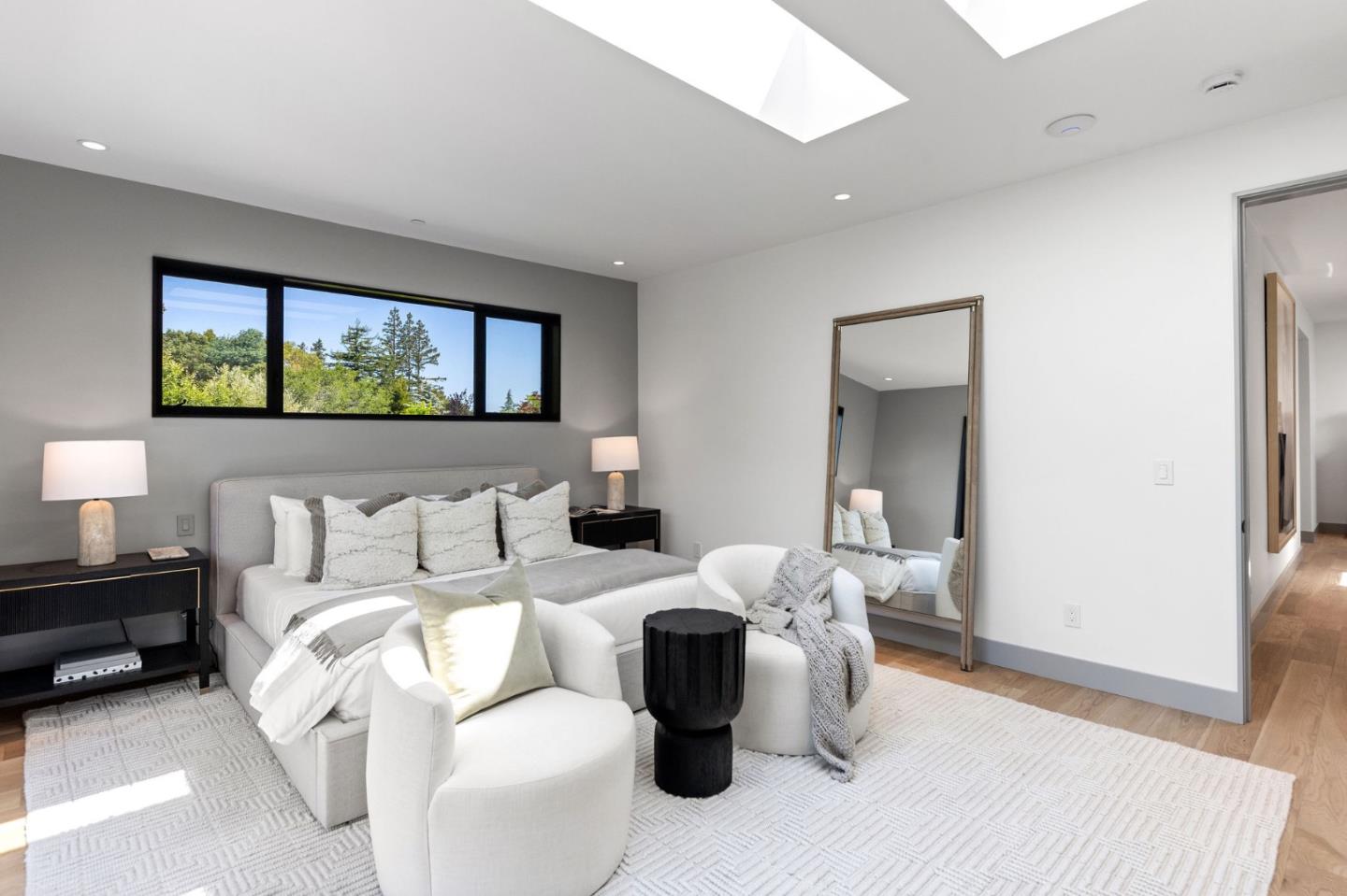 Detail Gallery Image 78 of 125 For 695 Fairway Cir, Hillsborough,  CA 94010 - 5 Beds | 5/1 Baths