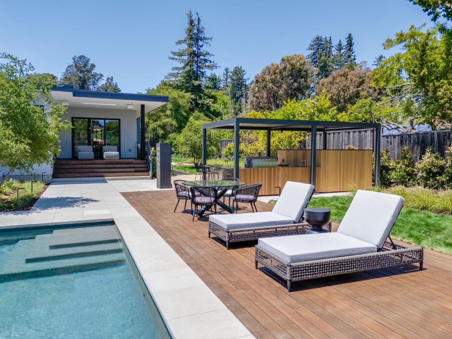 Detail Gallery Image 8 of 125 For 695 Fairway Cir, Hillsborough,  CA 94010 - 5 Beds | 5/1 Baths