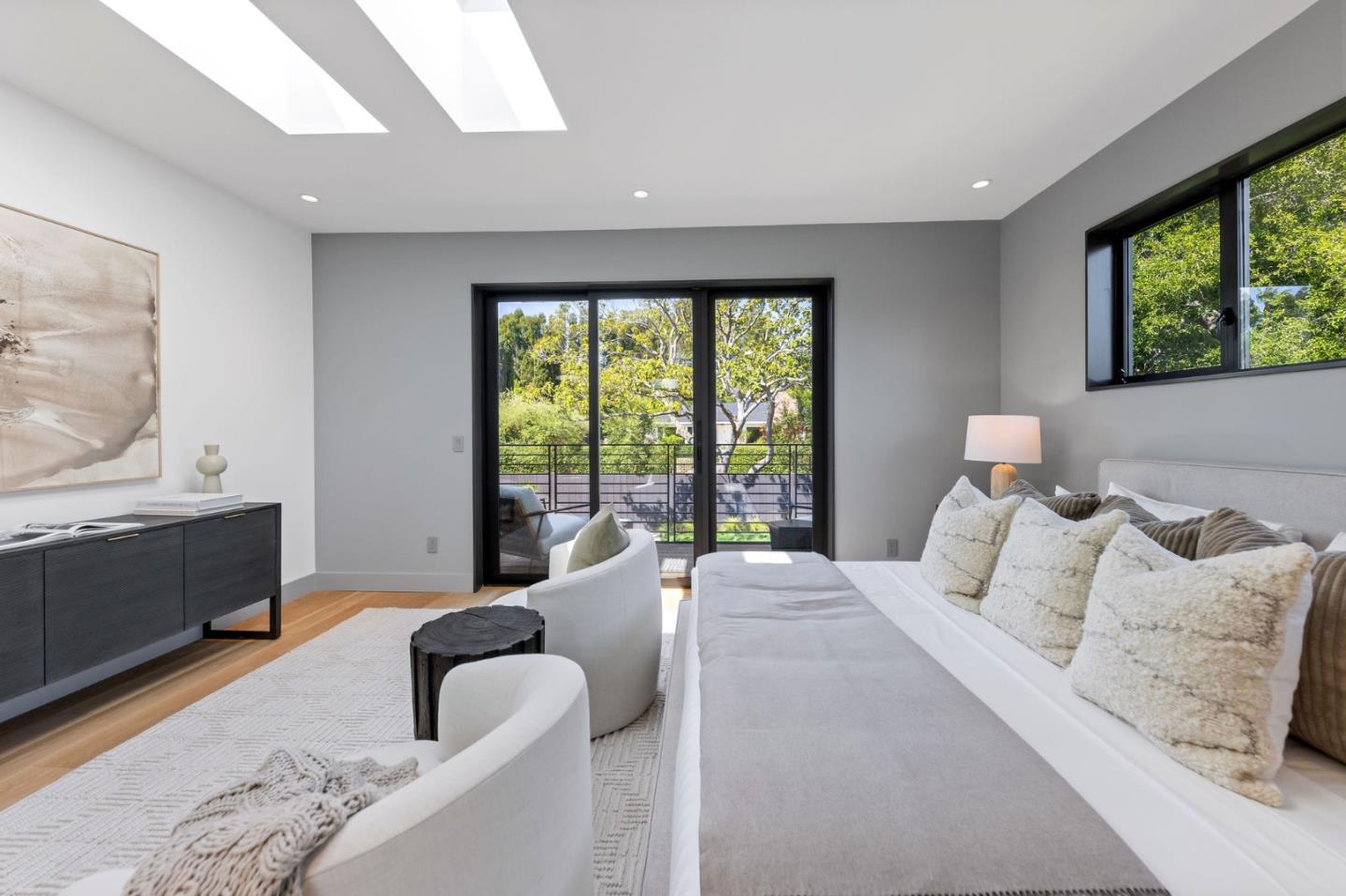 Detail Gallery Image 80 of 125 For 695 Fairway Cir, Hillsborough,  CA 94010 - 5 Beds | 5/1 Baths