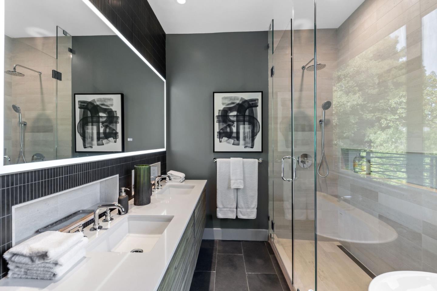 Detail Gallery Image 82 of 125 For 695 Fairway Cir, Hillsborough,  CA 94010 - 5 Beds | 5/1 Baths