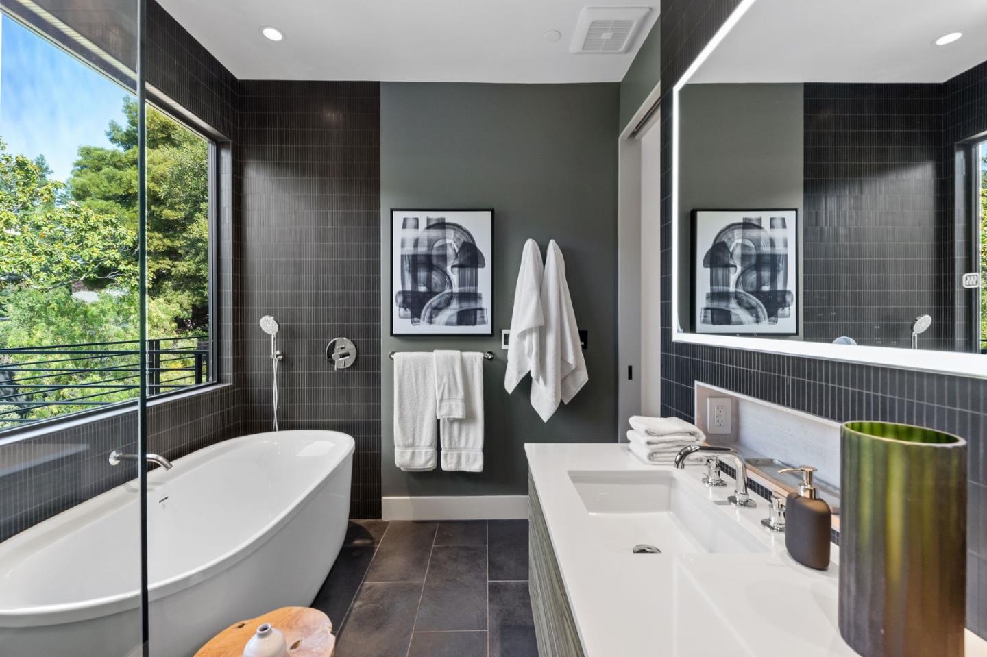 Detail Gallery Image 83 of 125 For 695 Fairway Cir, Hillsborough,  CA 94010 - 5 Beds | 5/1 Baths