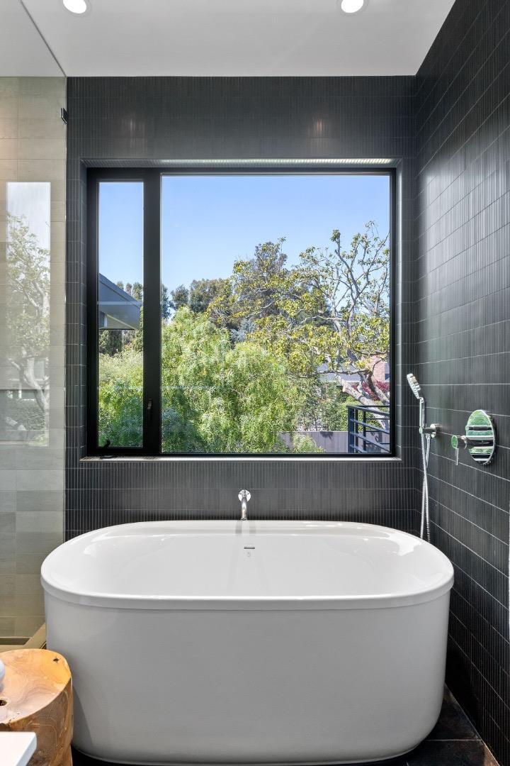 Detail Gallery Image 84 of 125 For 695 Fairway Cir, Hillsborough,  CA 94010 - 5 Beds | 5/1 Baths