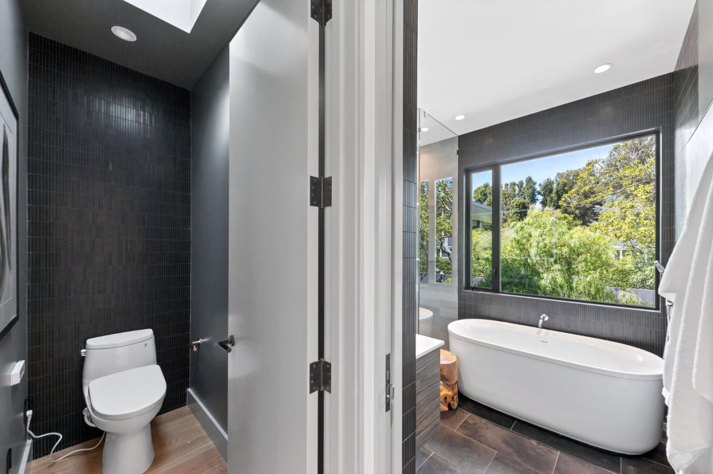 Detail Gallery Image 85 of 125 For 695 Fairway Cir, Hillsborough,  CA 94010 - 5 Beds | 5/1 Baths