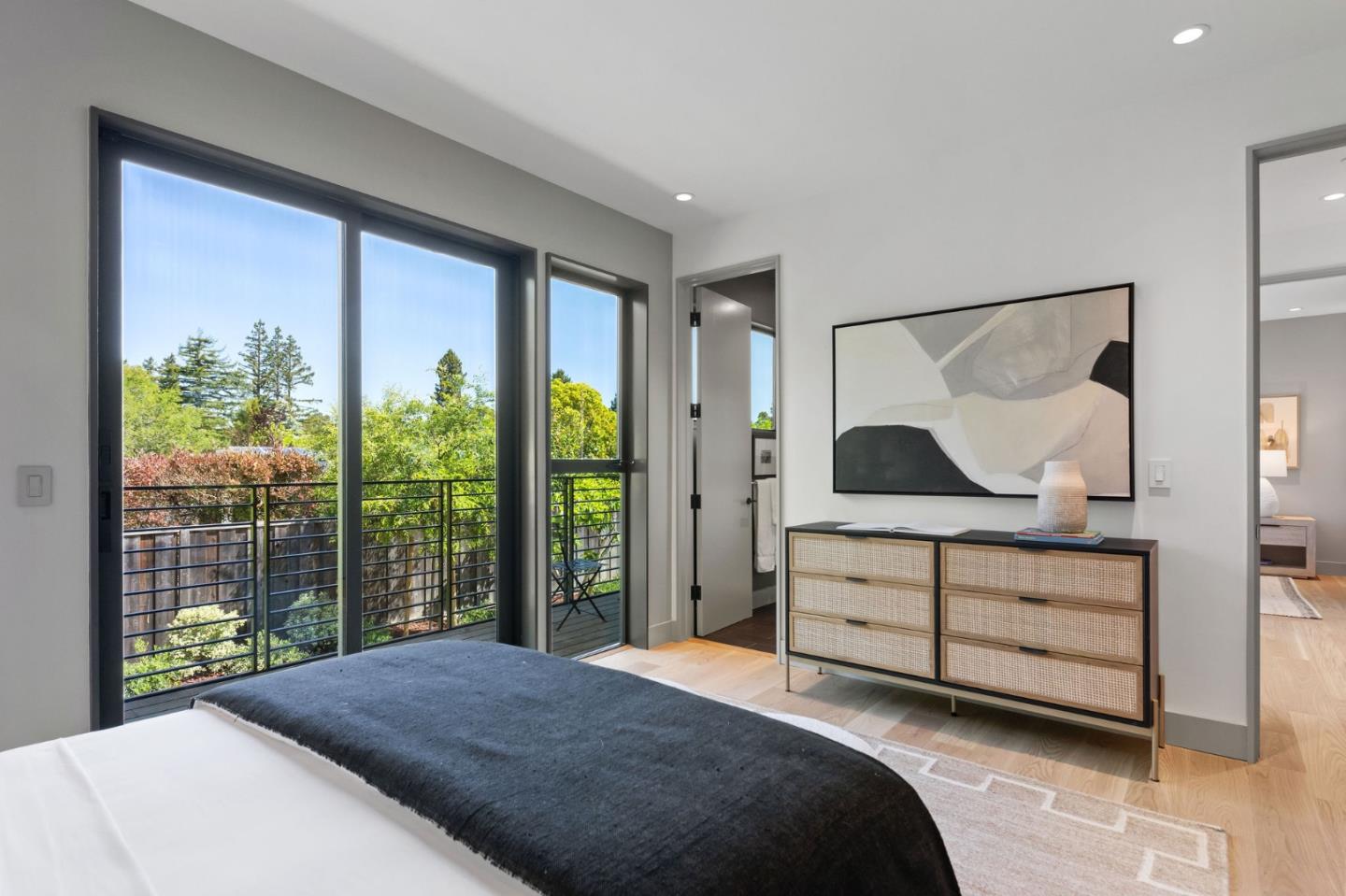 Detail Gallery Image 90 of 125 For 695 Fairway Cir, Hillsborough,  CA 94010 - 5 Beds | 5/1 Baths