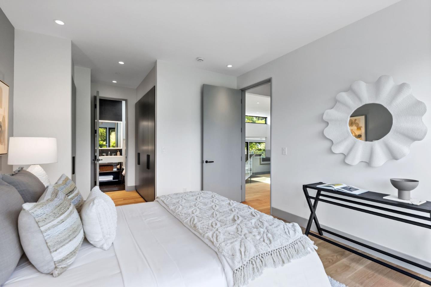 Detail Gallery Image 94 of 125 For 695 Fairway Cir, Hillsborough,  CA 94010 - 5 Beds | 5/1 Baths
