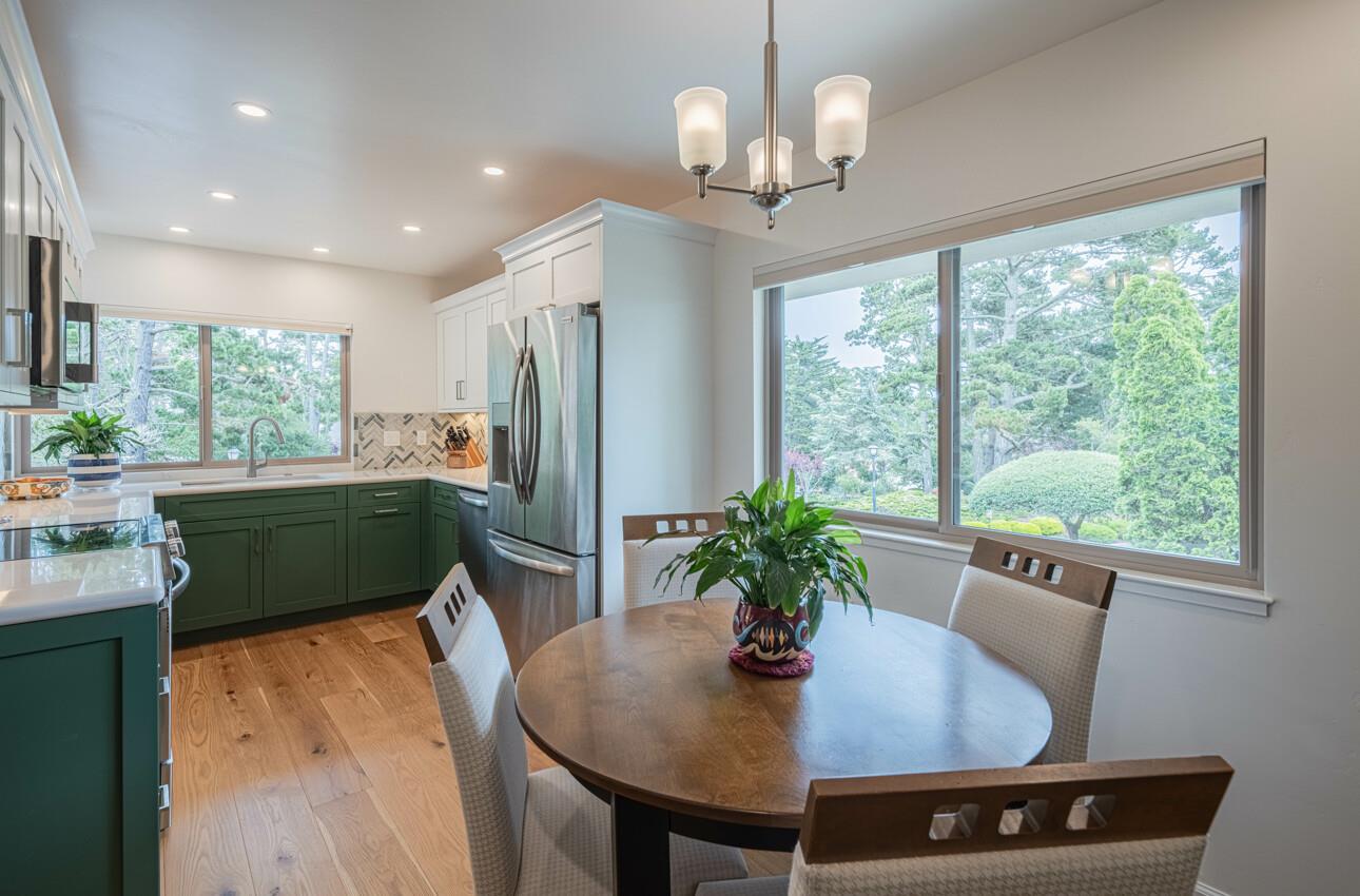 Detail Gallery Image 12 of 36 For 60 Skyline Crest Dr, Monterey,  CA 93940 - 3 Beds | 3 Baths