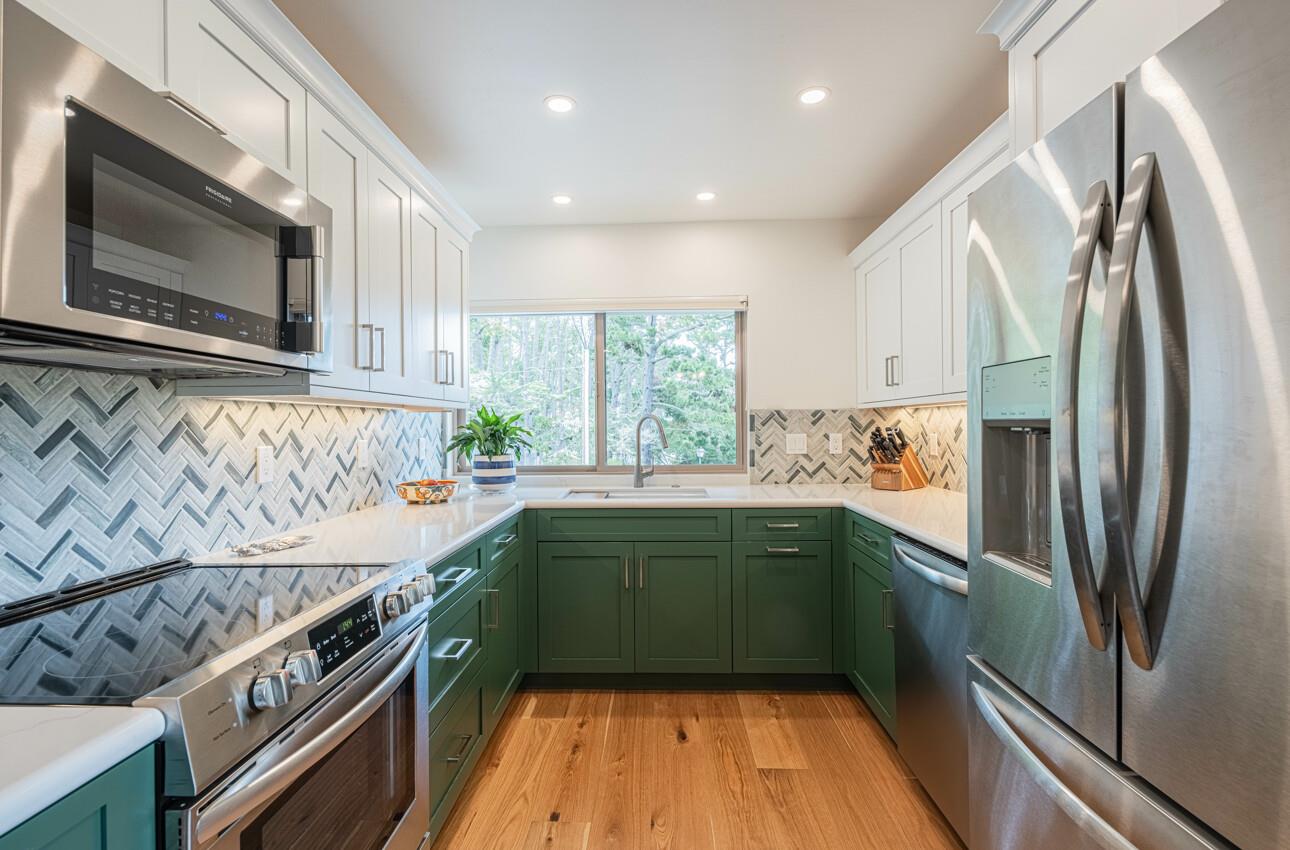 Detail Gallery Image 14 of 36 For 60 Skyline Crest Dr, Monterey,  CA 93940 - 3 Beds | 3 Baths