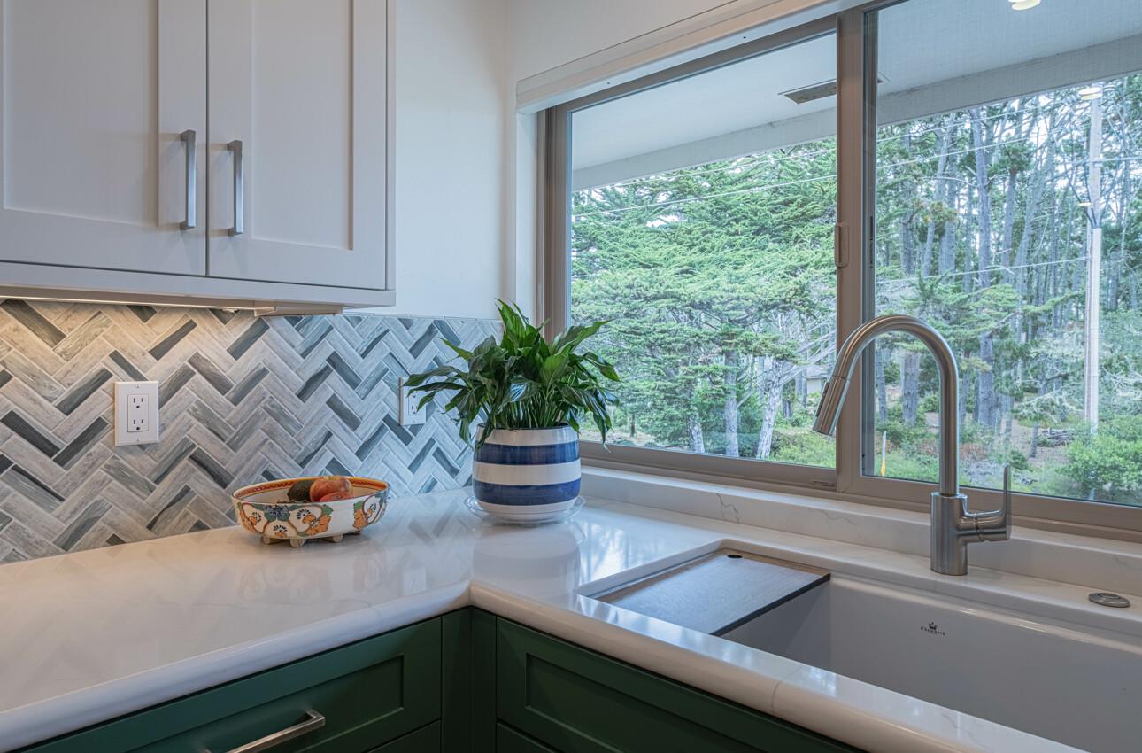 Detail Gallery Image 15 of 36 For 60 Skyline Crest Dr, Monterey,  CA 93940 - 3 Beds | 3 Baths