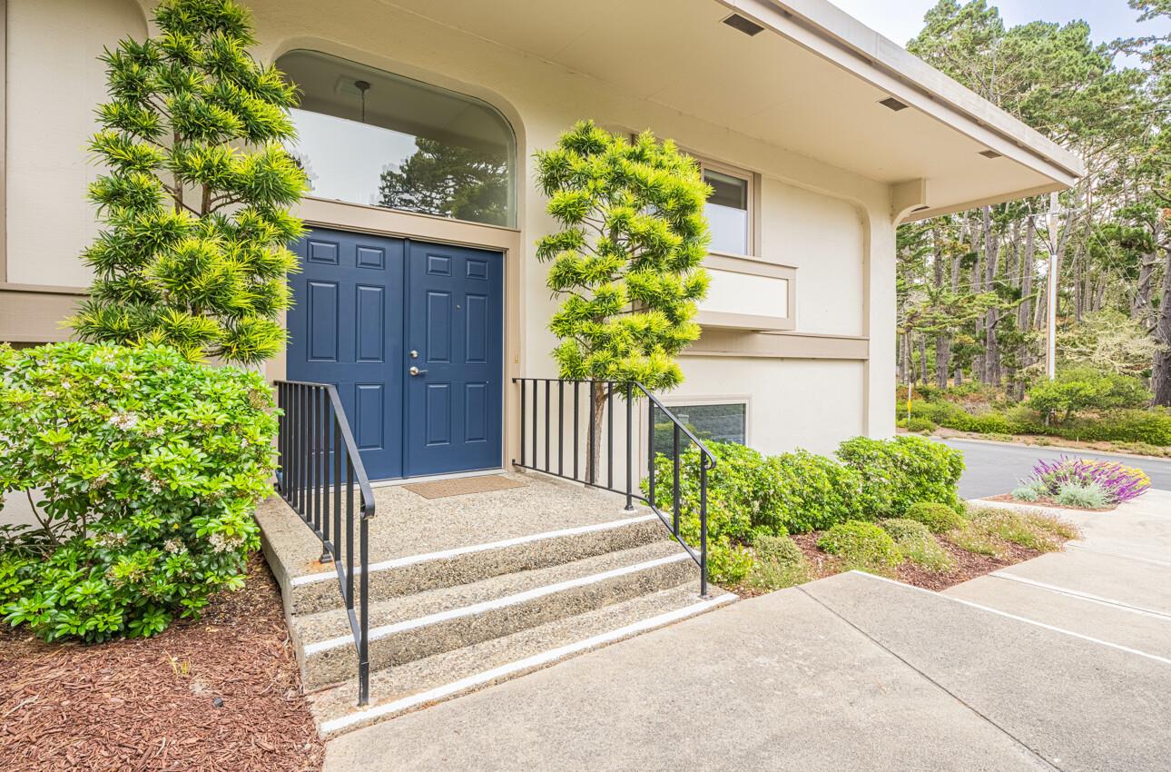 Detail Gallery Image 2 of 36 For 60 Skyline Crest Dr, Monterey,  CA 93940 - 3 Beds | 3 Baths