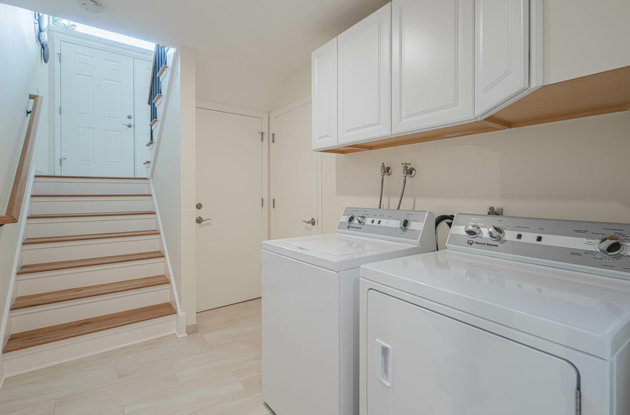 Detail Gallery Image 27 of 36 For 60 Skyline Crest Dr, Monterey,  CA 93940 - 3 Beds | 3 Baths