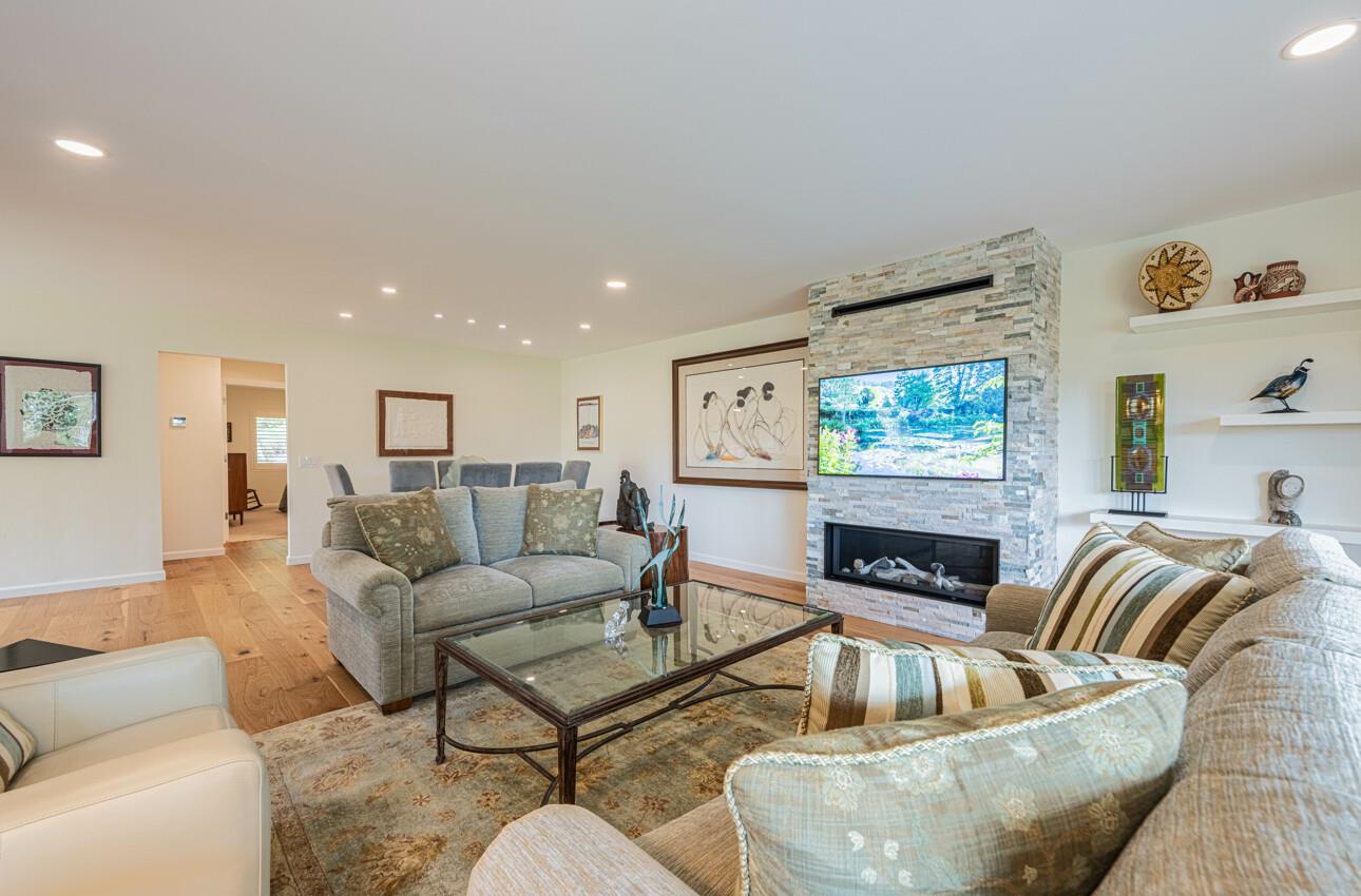 Detail Gallery Image 6 of 36 For 60 Skyline Crest Dr, Monterey,  CA 93940 - 3 Beds | 3 Baths