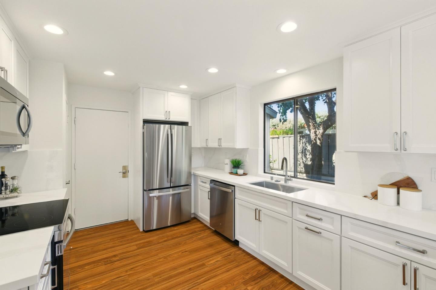 Detail Gallery Image 8 of 23 For 20310 Pacifica Dr, Cupertino,  CA 95014 - 3 Beds | 2/1 Baths