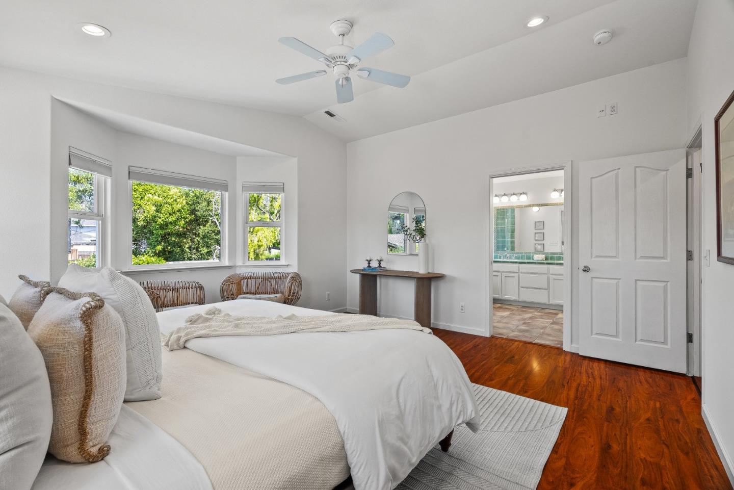 Detail Gallery Image 17 of 55 For 200 Cortez St, Capitola,  CA 95010 - 5 Beds | 4 Baths