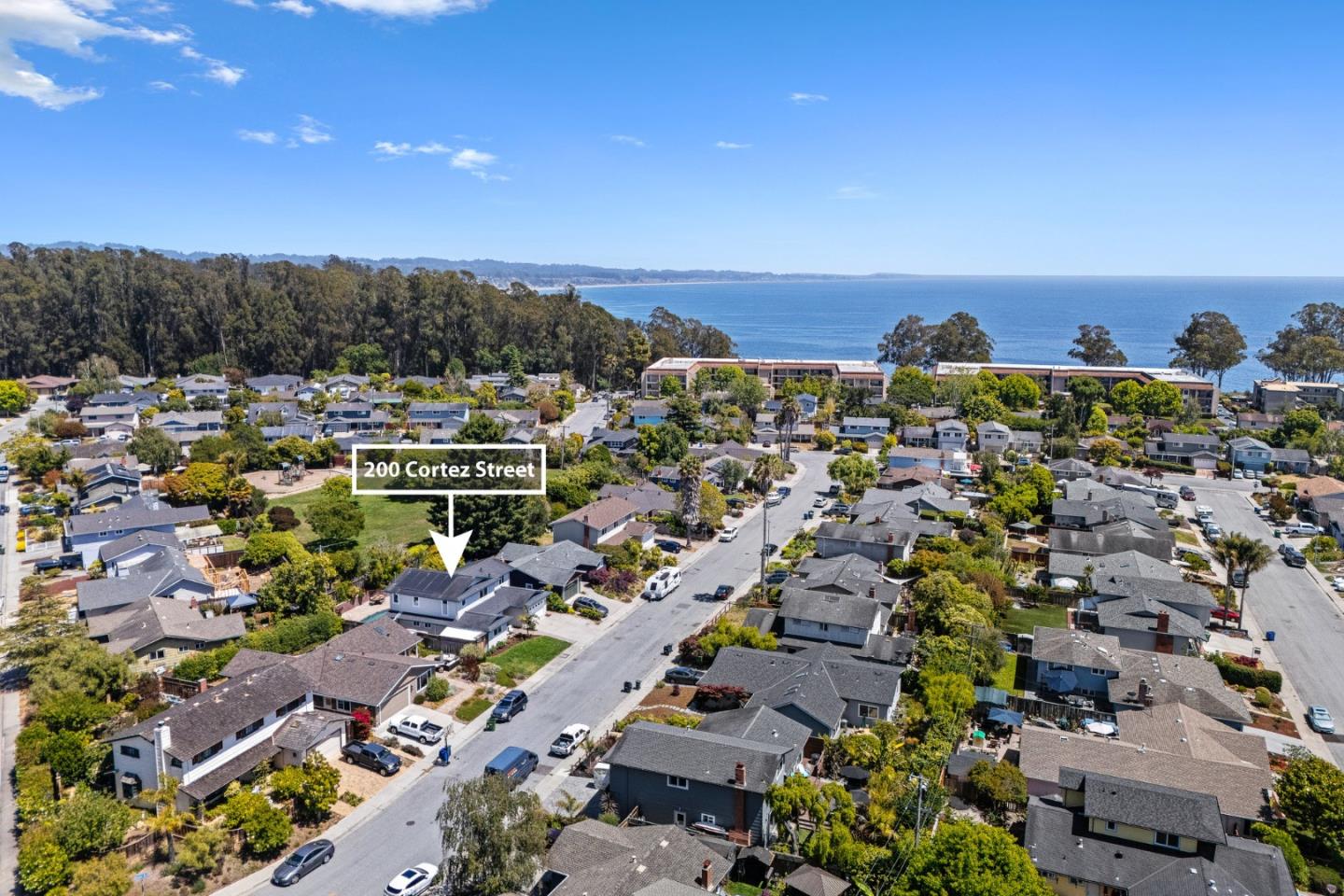 Detail Gallery Image 2 of 55 For 200 Cortez St, Capitola,  CA 95010 - 5 Beds | 4 Baths