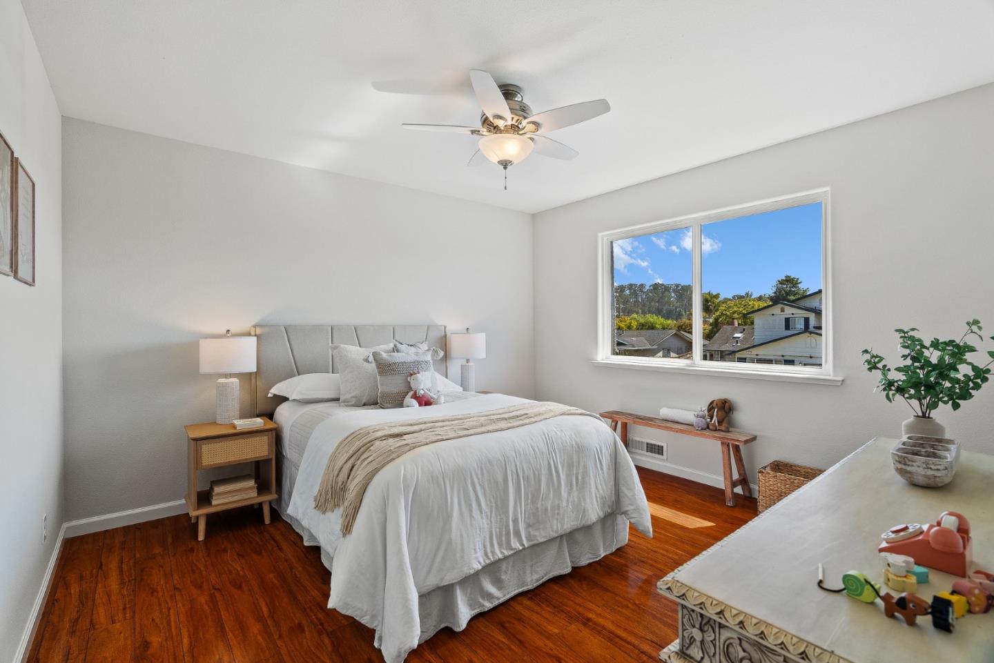 Detail Gallery Image 25 of 55 For 200 Cortez St, Capitola,  CA 95010 - 5 Beds | 4 Baths