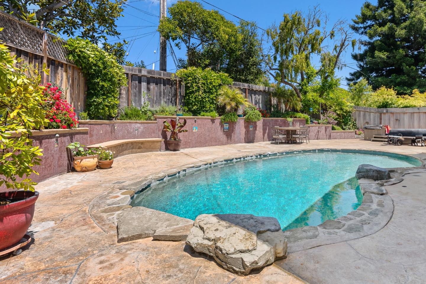Detail Gallery Image 3 of 55 For 200 Cortez St, Capitola,  CA 95010 - 5 Beds | 4 Baths