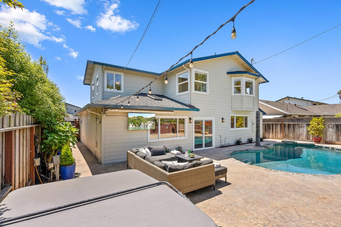 Detail Gallery Image 37 of 55 For 200 Cortez St, Capitola,  CA 95010 - 5 Beds | 4 Baths