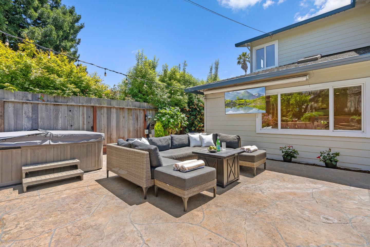 Detail Gallery Image 38 of 55 For 200 Cortez St, Capitola,  CA 95010 - 5 Beds | 4 Baths