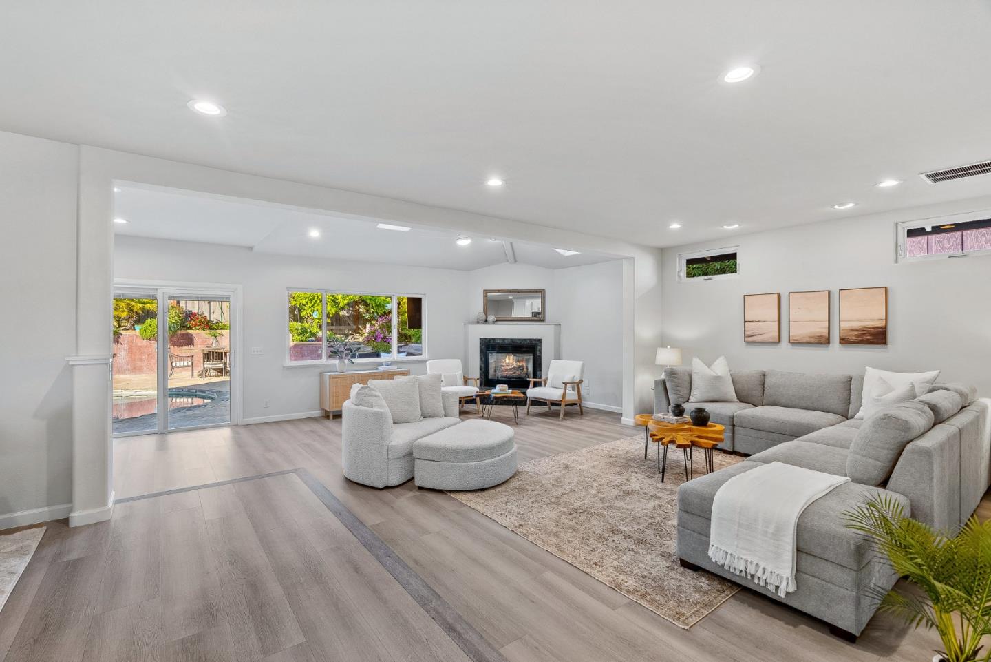 Detail Gallery Image 4 of 55 For 200 Cortez St, Capitola,  CA 95010 - 5 Beds | 4 Baths