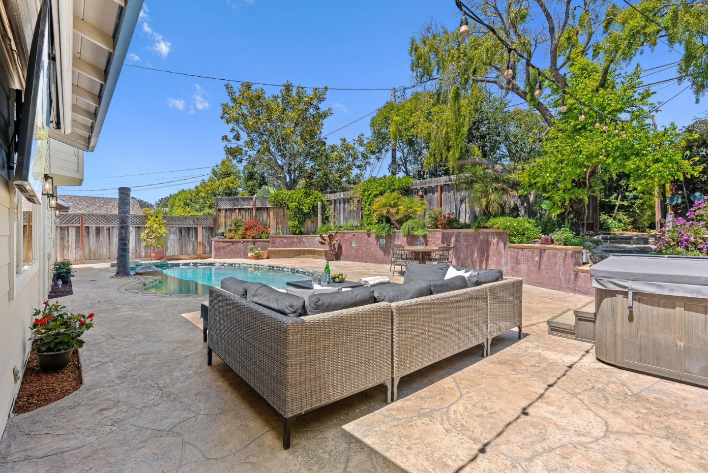 Detail Gallery Image 40 of 55 For 200 Cortez St, Capitola,  CA 95010 - 5 Beds | 4 Baths