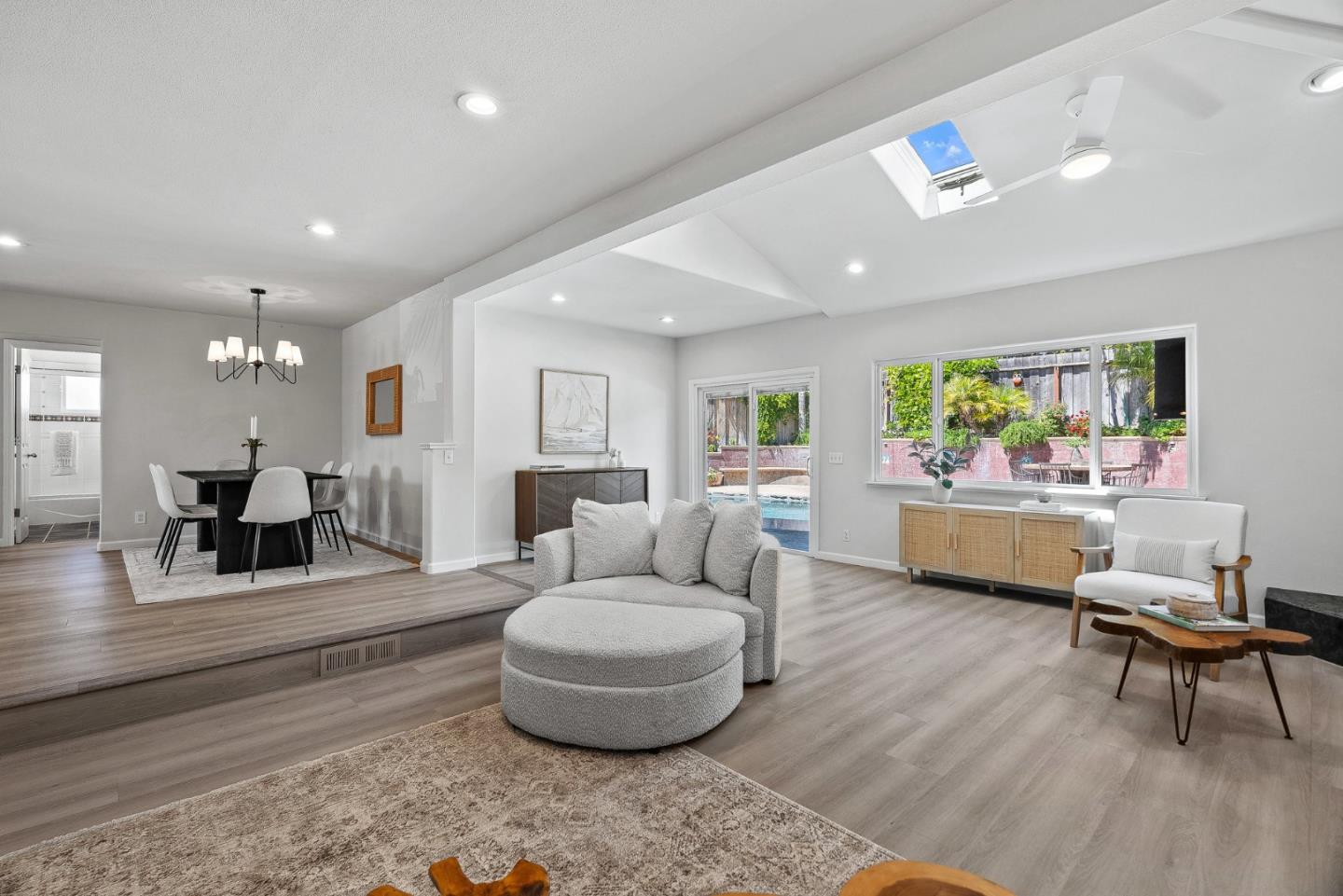 Detail Gallery Image 6 of 55 For 200 Cortez St, Capitola,  CA 95010 - 5 Beds | 4 Baths
