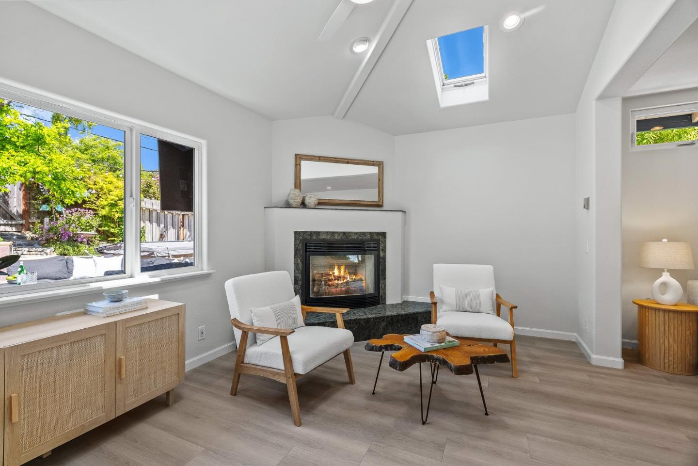 Detail Gallery Image 7 of 55 For 200 Cortez St, Capitola,  CA 95010 - 5 Beds | 4 Baths
