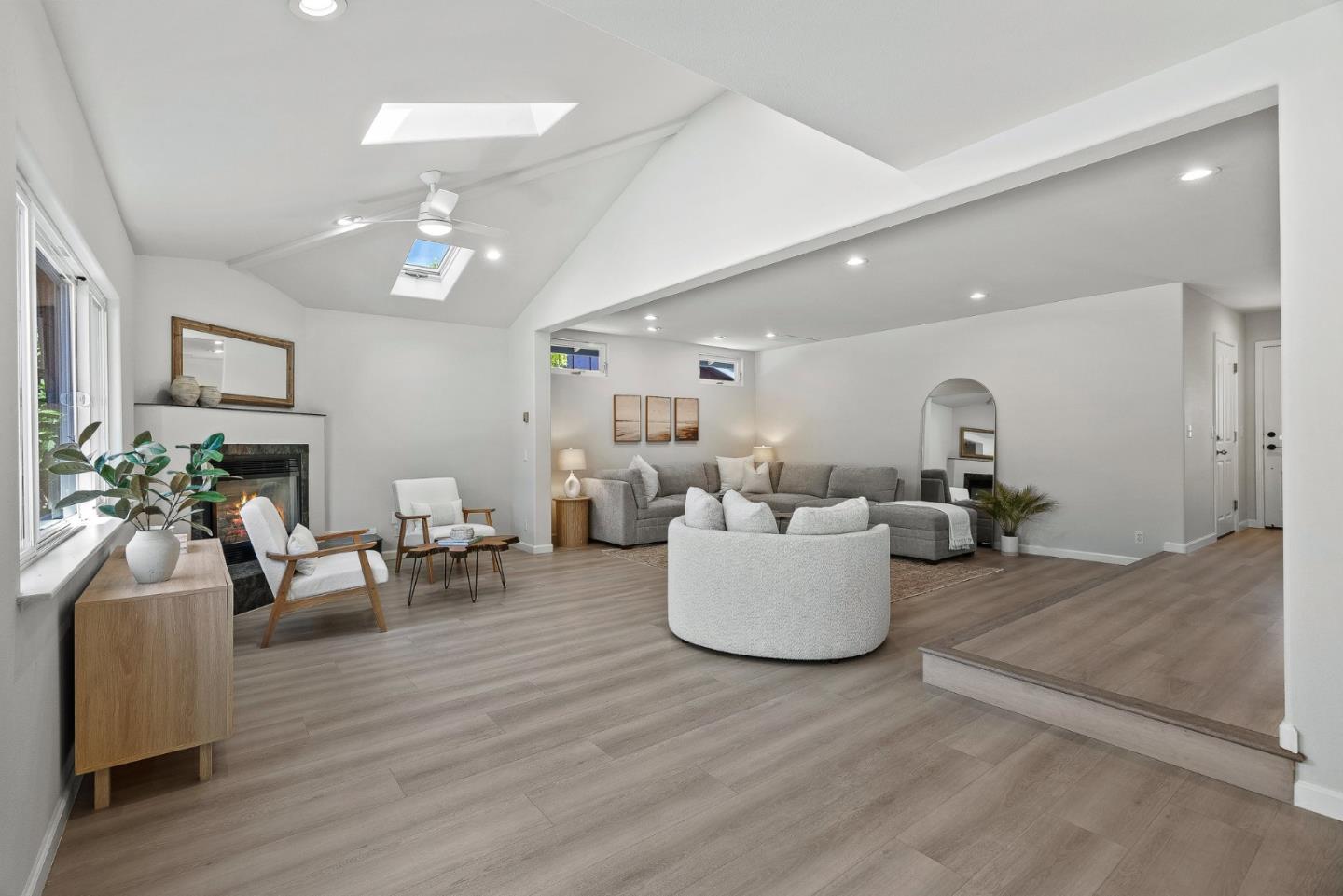 Detail Gallery Image 8 of 55 For 200 Cortez St, Capitola,  CA 95010 - 5 Beds | 4 Baths