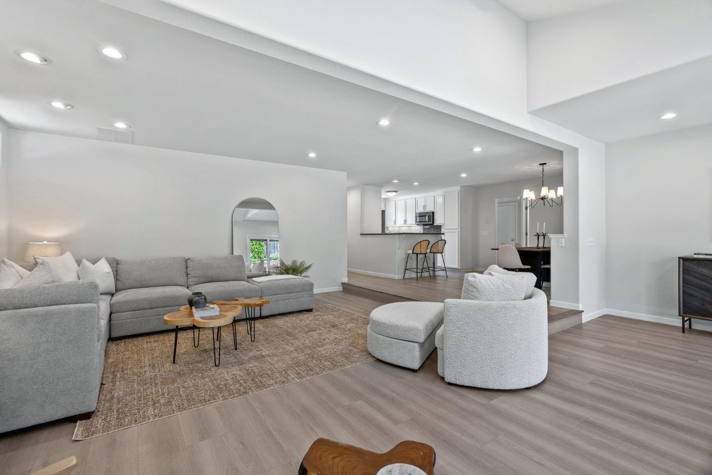 Detail Gallery Image 9 of 55 For 200 Cortez St, Capitola,  CA 95010 - 5 Beds | 4 Baths