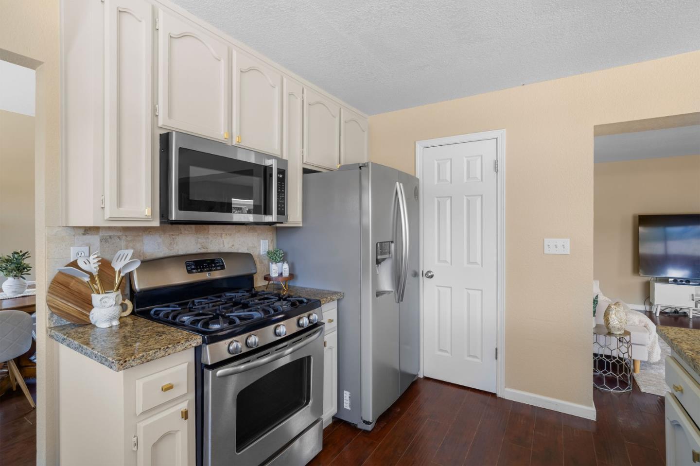 Detail Gallery Image 13 of 34 For 684 Connie St, Santa Rosa,  CA 95407 - 3 Beds | 2/1 Baths
