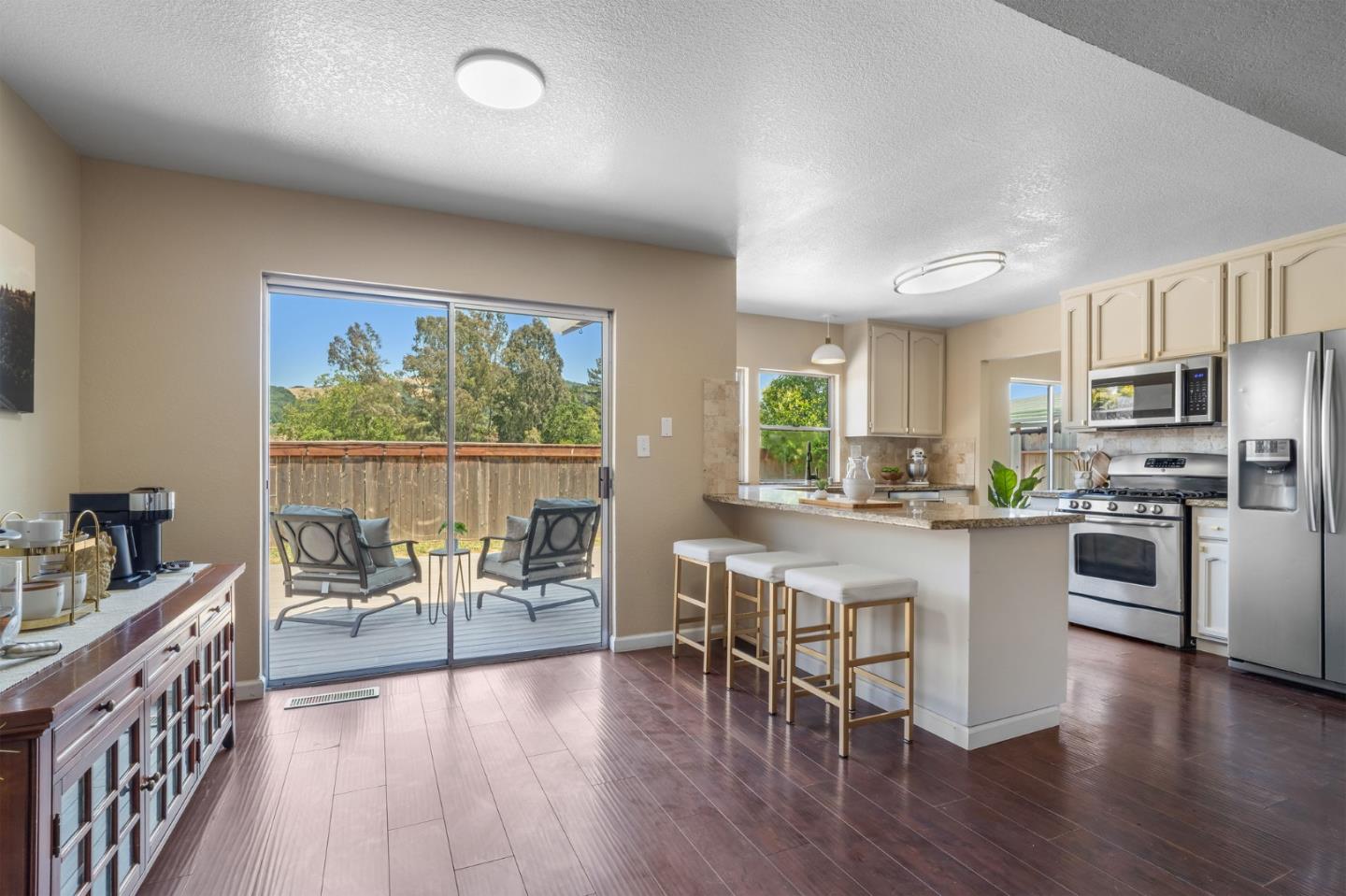 Detail Gallery Image 9 of 34 For 684 Connie St, Santa Rosa,  CA 95407 - 3 Beds | 2/1 Baths