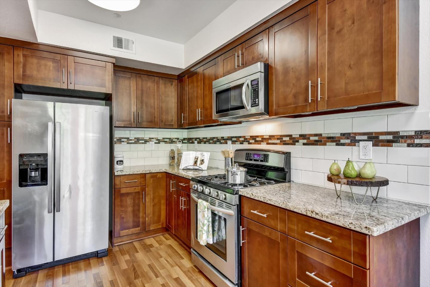 Detail Gallery Image 10 of 36 For 325 Swallowtail Ct, Brisbane,  CA 94005 - 3 Beds | 2 Baths