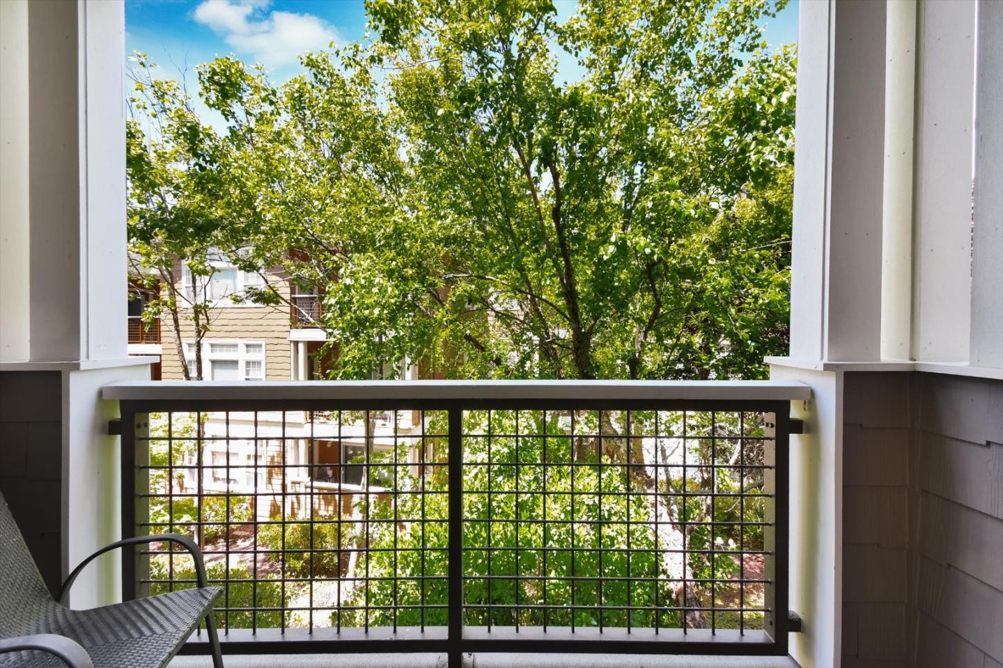 Detail Gallery Image 8 of 36 For 325 Swallowtail Ct, Brisbane,  CA 94005 - 3 Beds | 2 Baths