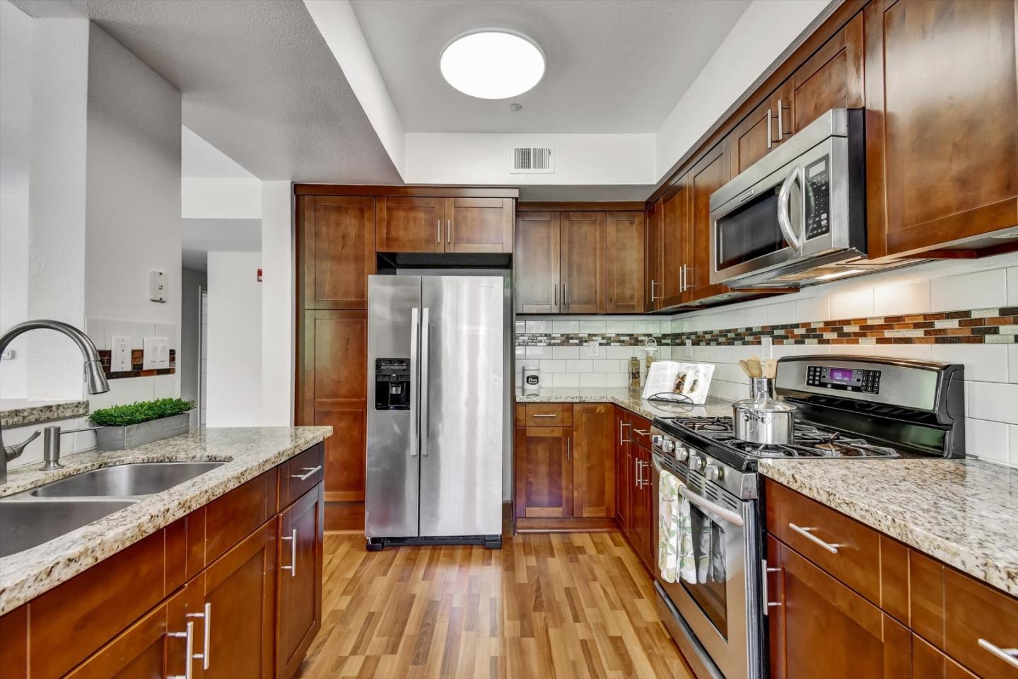Detail Gallery Image 9 of 36 For 325 Swallowtail Ct, Brisbane,  CA 94005 - 3 Beds | 2 Baths