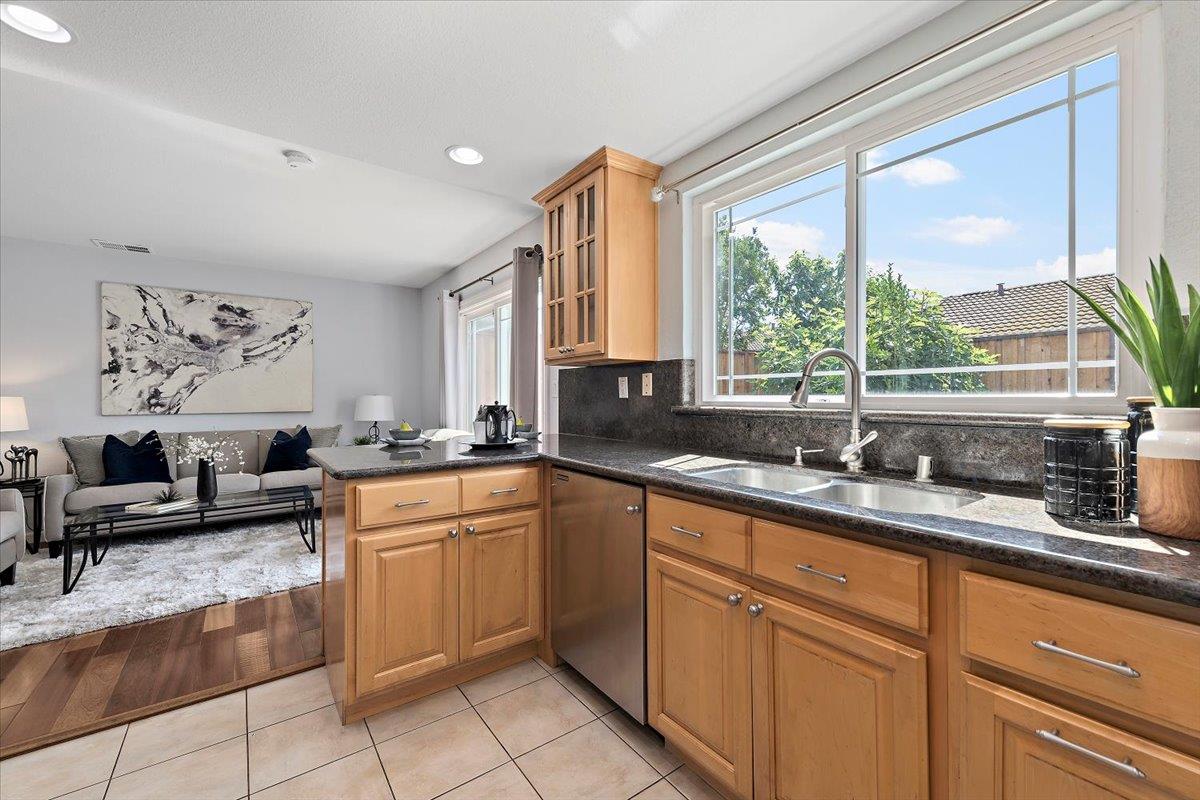 Detail Gallery Image 10 of 30 For 36 Southmar Ct, San Jose,  CA 95138 - 4 Beds | 2/1 Baths