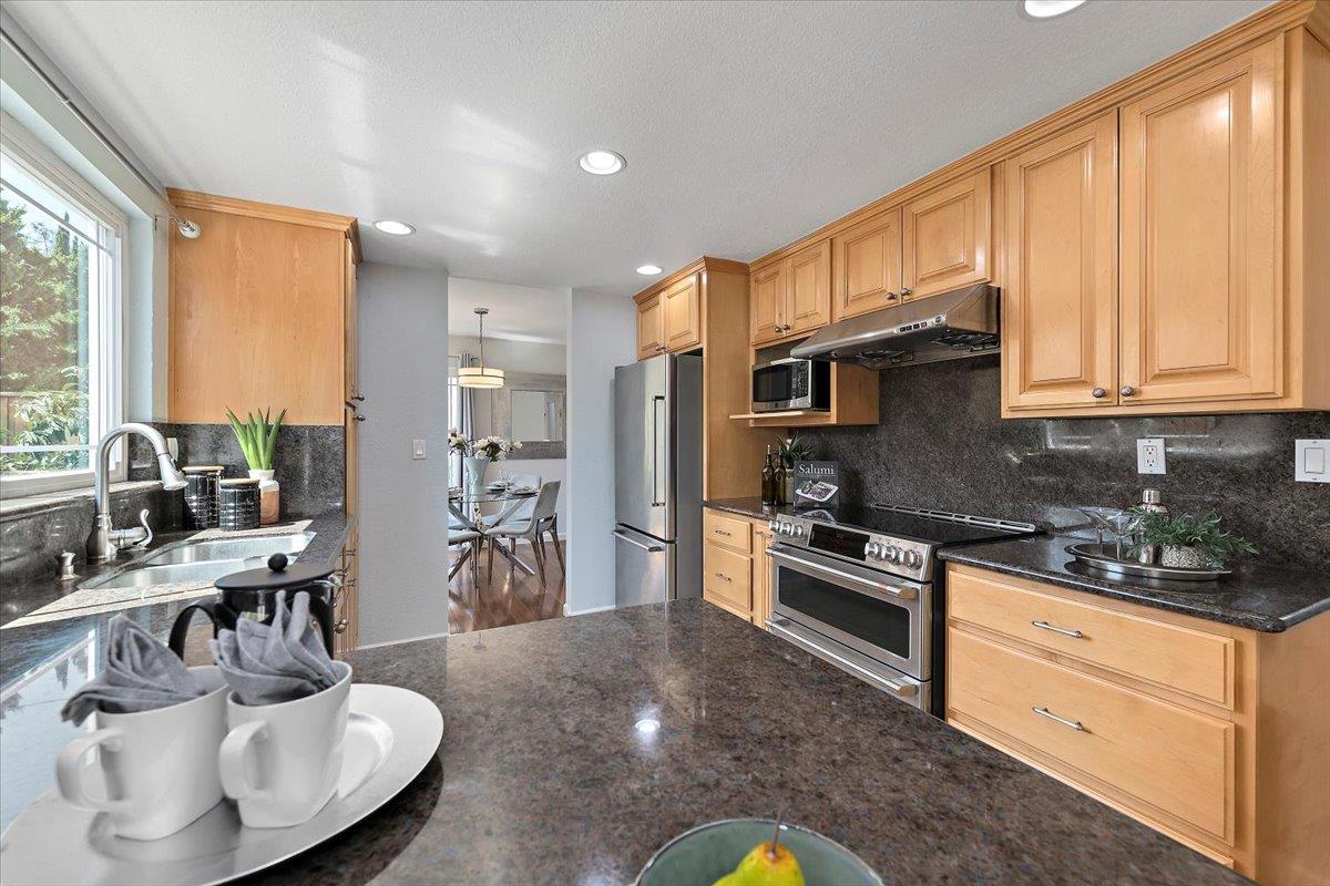 Detail Gallery Image 12 of 30 For 36 Southmar Ct, San Jose,  CA 95138 - 4 Beds | 2/1 Baths